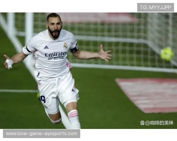 本泽马加盟利雅得新月官宣，身披90号球衣完成首场分组对抗赛